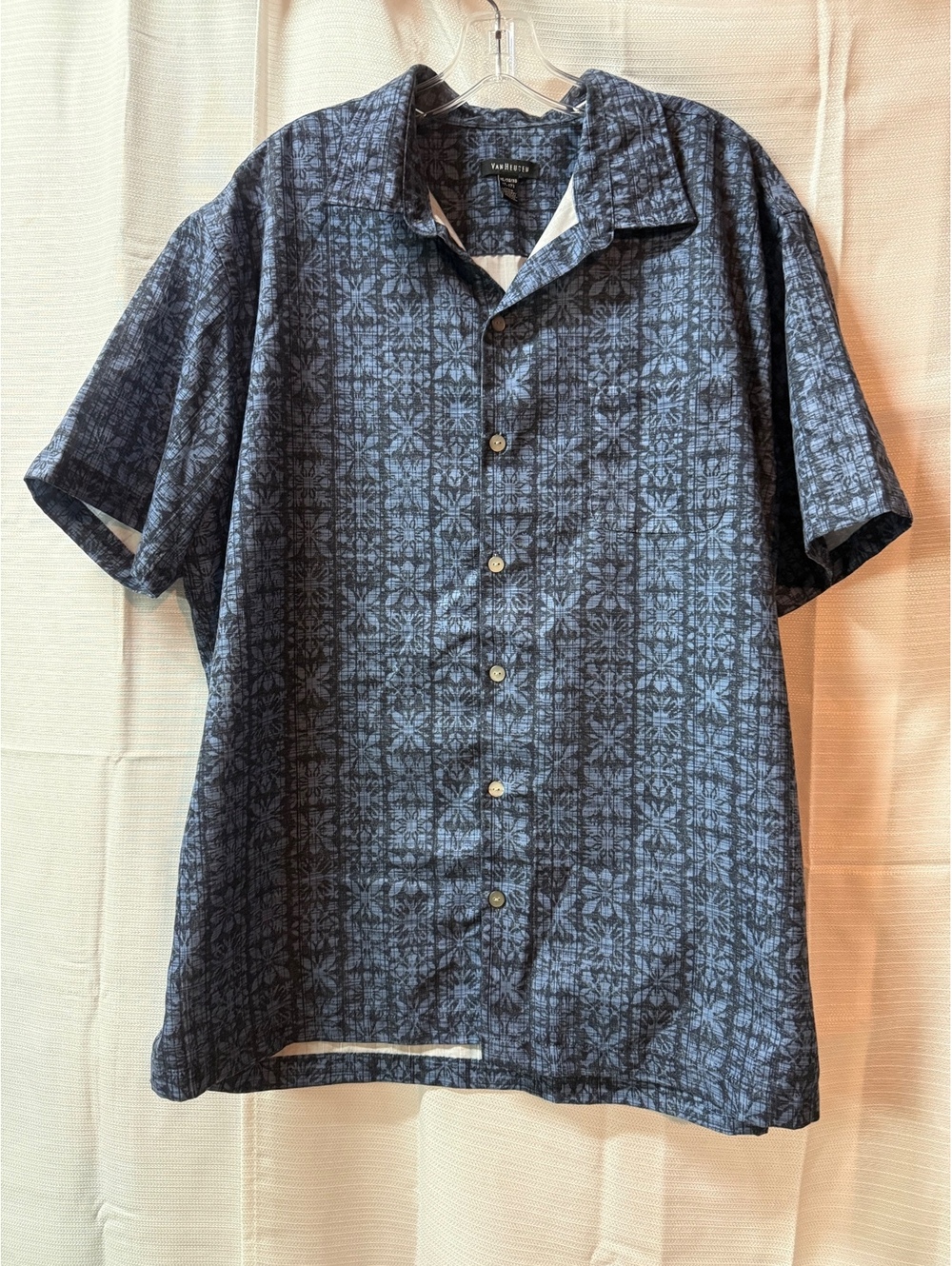 Van Heusen Men's XL Short Sleeve Button-Up Shirt Blue Pattern